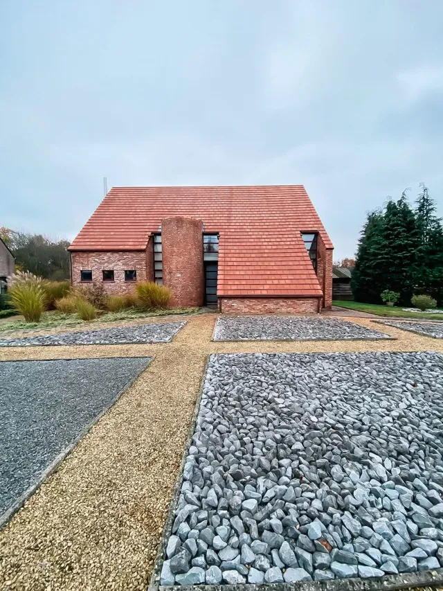 Nieuwbouwwoning met rood pannendak
