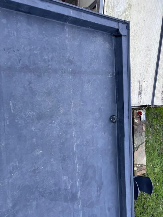 EPDM opstand tegen een opgaande muur